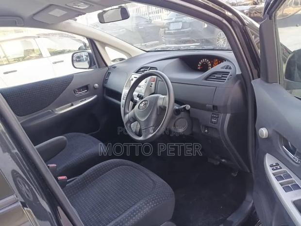 Toyota Ractis 2012 Black