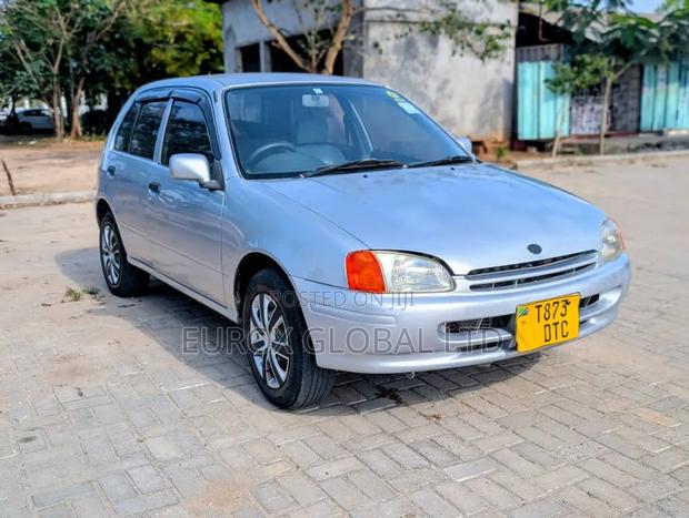 Toyota Starlet 1999 Silver