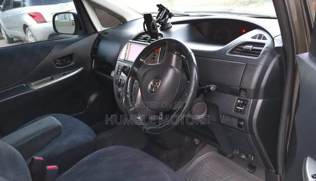 Toyota Ractis 2005 Silver