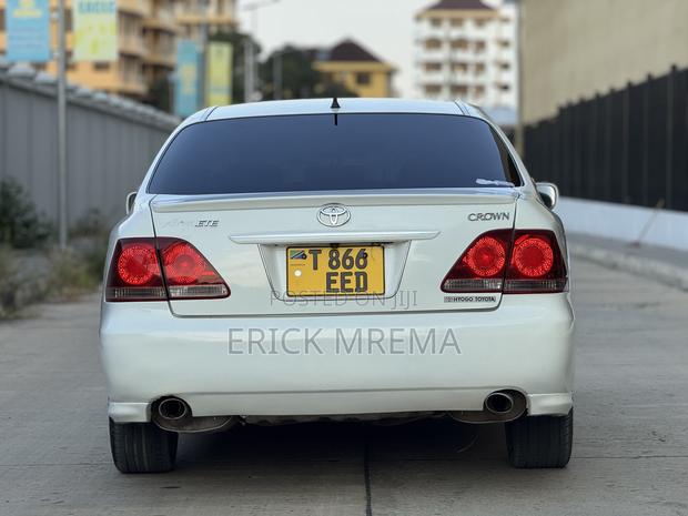 Toyota Crown 2006 White