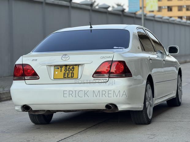 Toyota Crown 2006 White