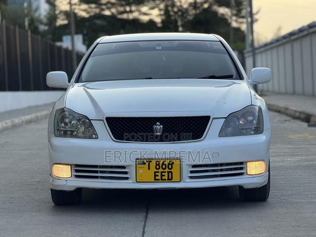 Toyota Crown 2006 White