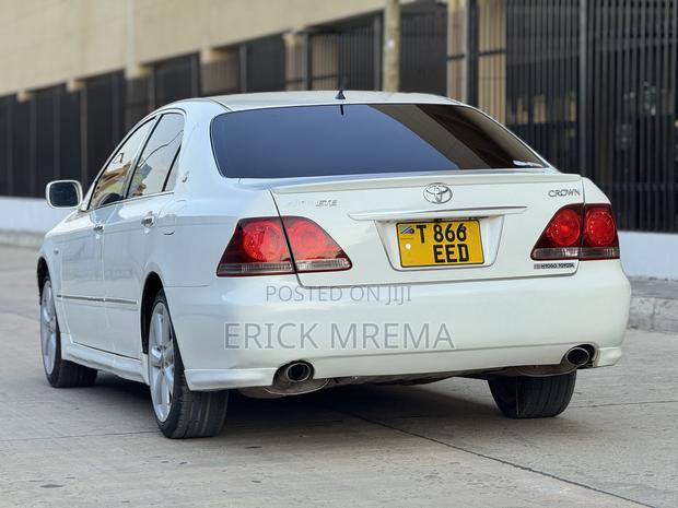 Toyota Crown 2006 White