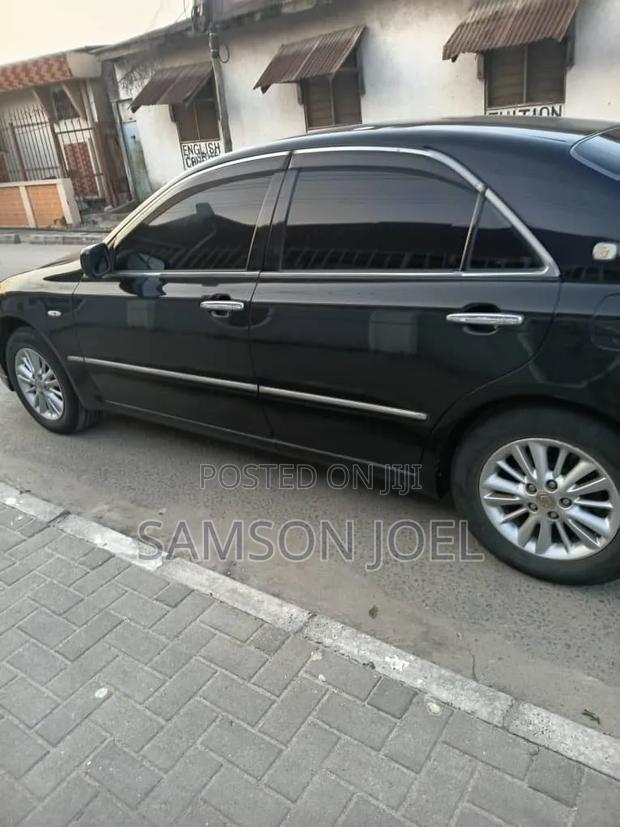 Toyota Crown 2006 Black