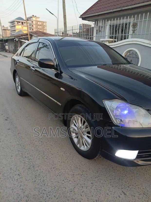 Toyota Crown 2006 Black