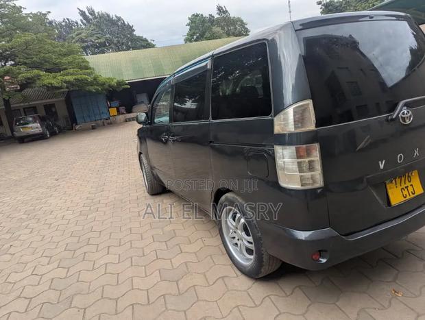 Toyota Voxy X 2WD 8-Seater 2002 Gray