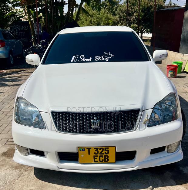Toyota Crown 2006 White