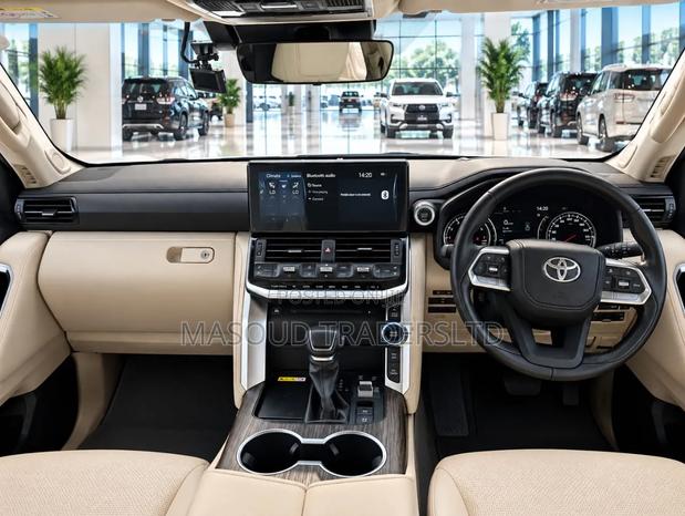 Toyota Land Cruiser LC300 2024 White