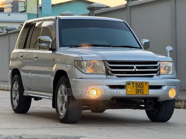 Mitsubishi Pajero 2001 Silver