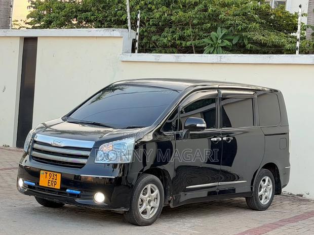 Toyota Noah 2009 Black