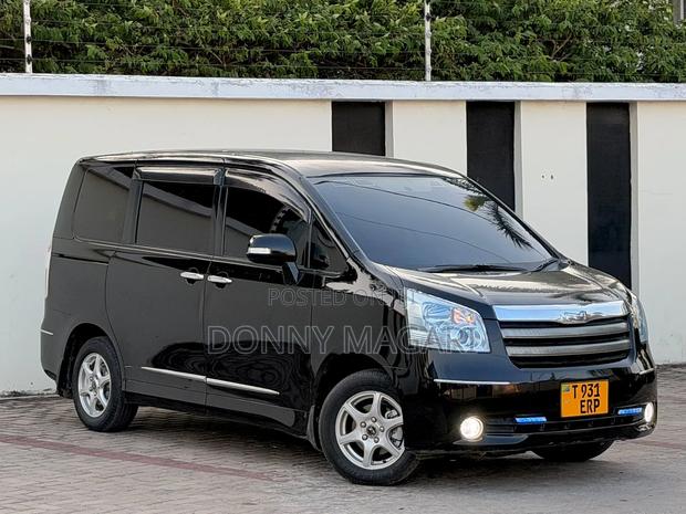 Toyota Noah 2009 Black