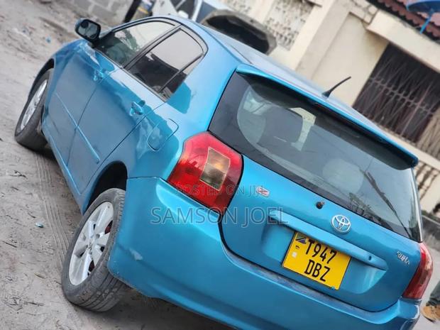 Toyota Corolla RunX 2005 Blue
