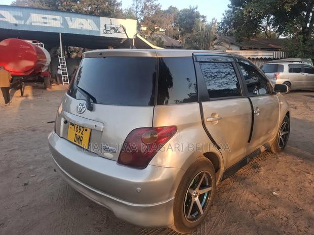 Toyota IST 2004 Gold
