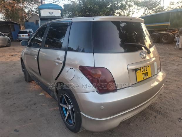 Toyota IST 2004 Gold