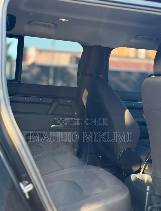 Land Rover Defender 2022 Black