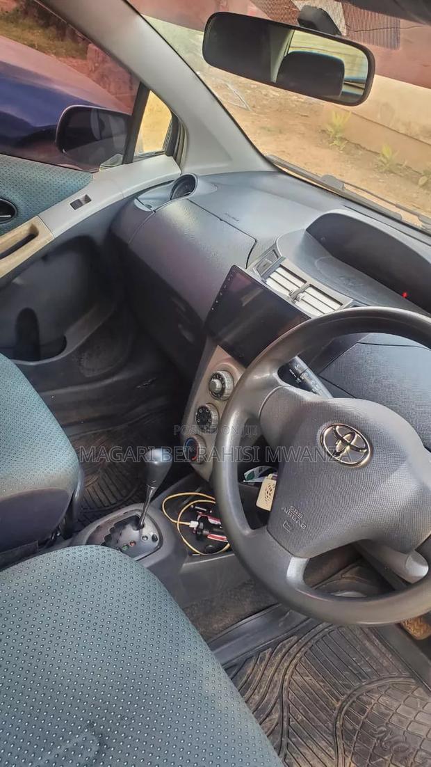 Toyota Vitz 2004 Silver