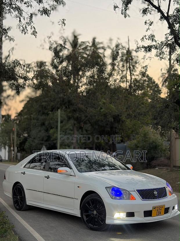 Toyota Crown 2007 White