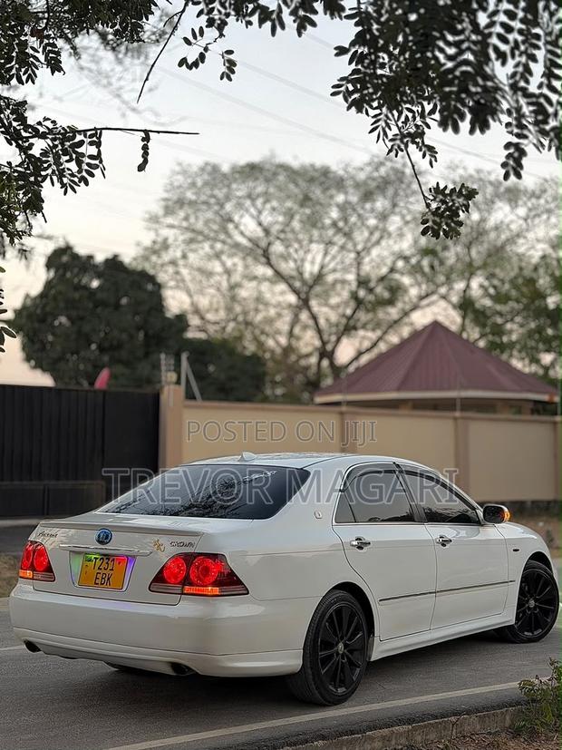 Toyota Crown 2007 White