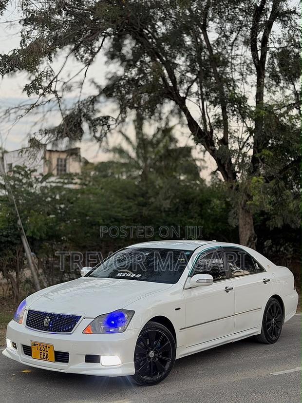 Toyota Crown 2007 White