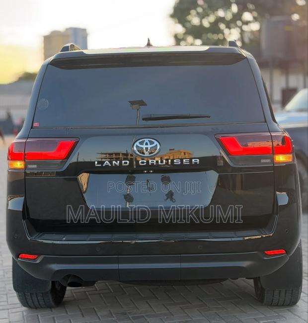 Toyota Land Cruiser 2023 Black