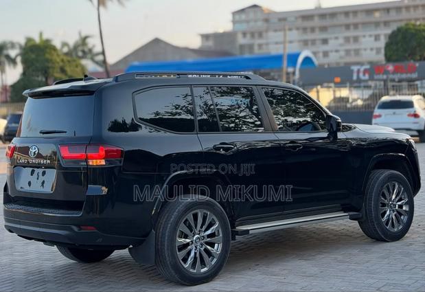Toyota Land Cruiser 2023 Black