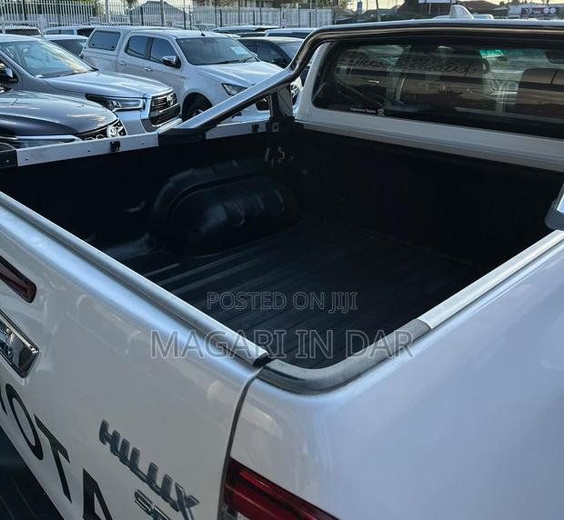Toyota Hilux 2023 White