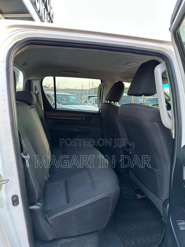 Toyota Hilux 2023 White