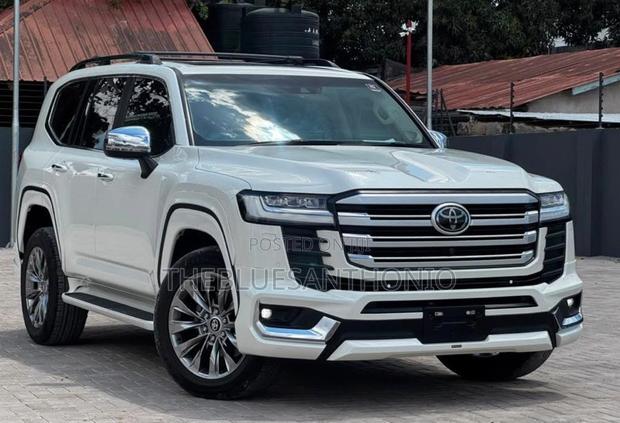 Toyota Land Cruiser 2024 White