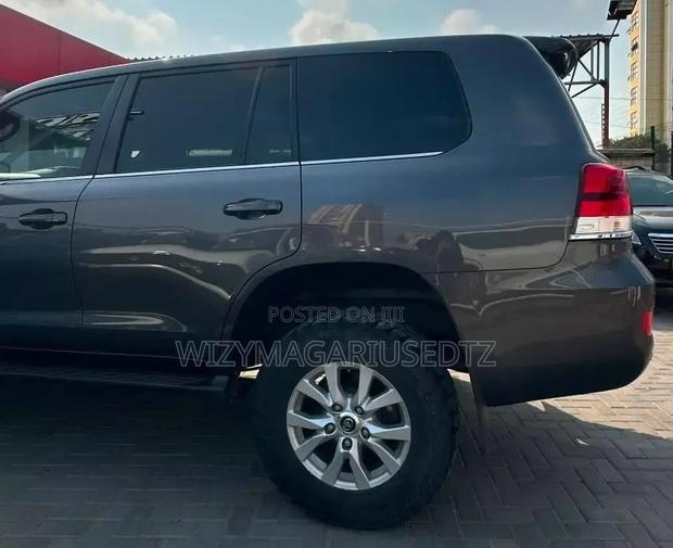 Toyota Land Cruiser 4.5 V8 VXR 2019 Gray