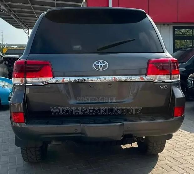 Toyota Land Cruiser 4.5 V8 VXR 2019 Gray