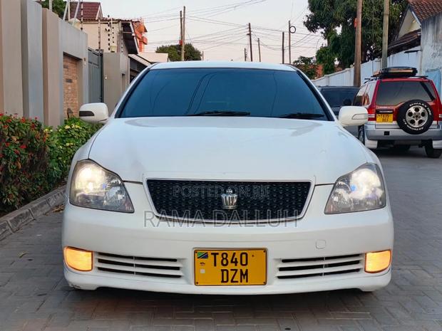 Toyota Crown 2004 White