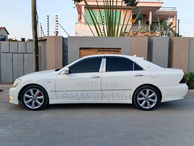 Toyota Crown 2004 White