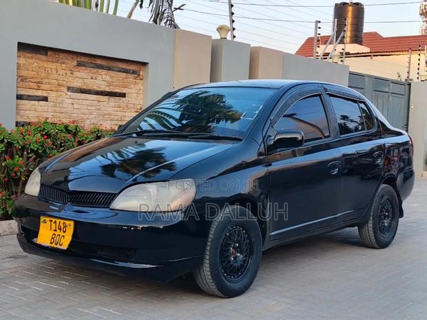 Toyota Platz 2000 Black