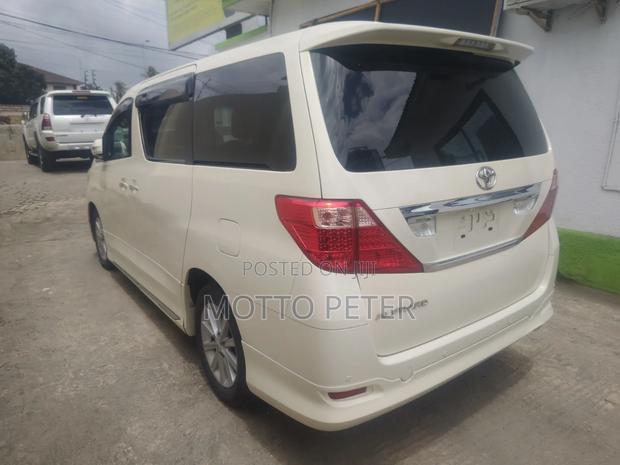 Toyota Alphard 2010 Off white