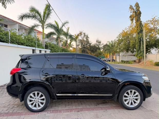 Toyota Vanguard 2012 Black