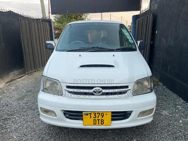 Toyota Noah 2002 White