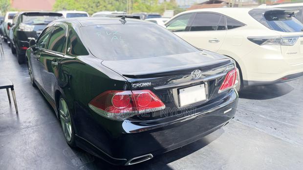 Toyota Crown 2009 Black