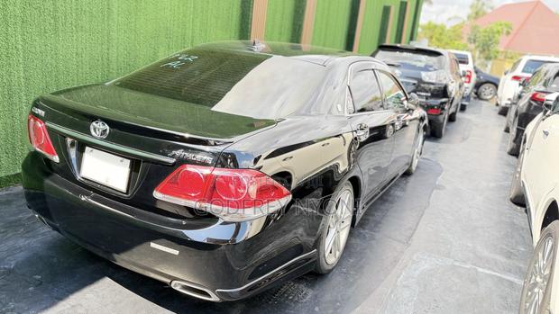 Toyota Crown 2009 Black