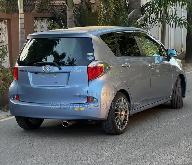 Toyota Ractis 2010 Silver