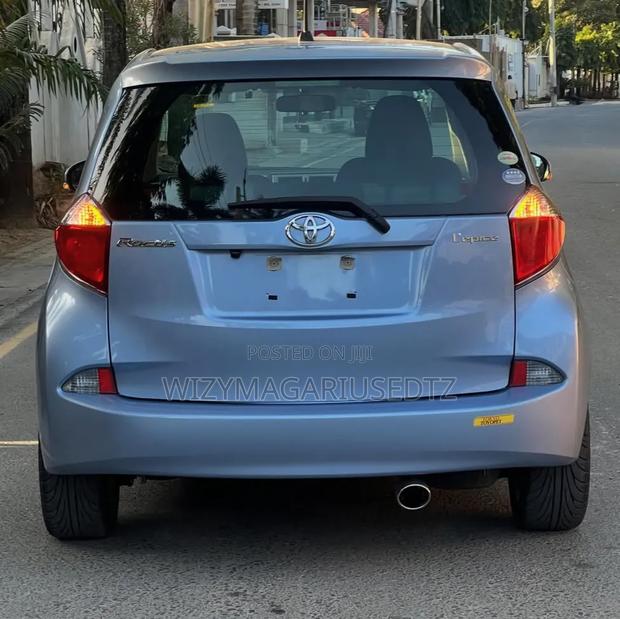 Toyota Ractis 2010 Silver