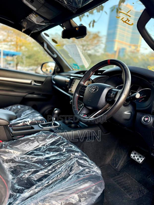 Toyota Hilux 2022 Black