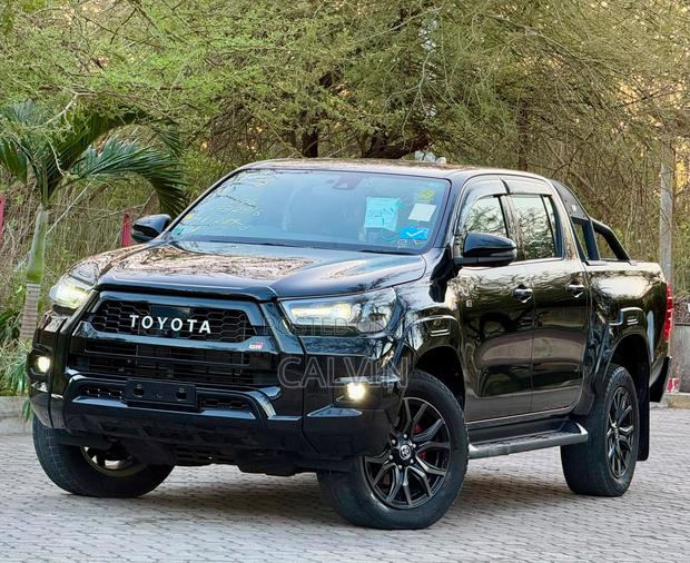 Toyota Hilux 2022 Black