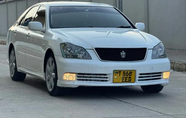 Toyota Crown 2006 White
