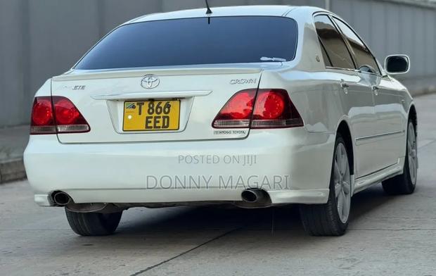 Toyota Crown 2006 White