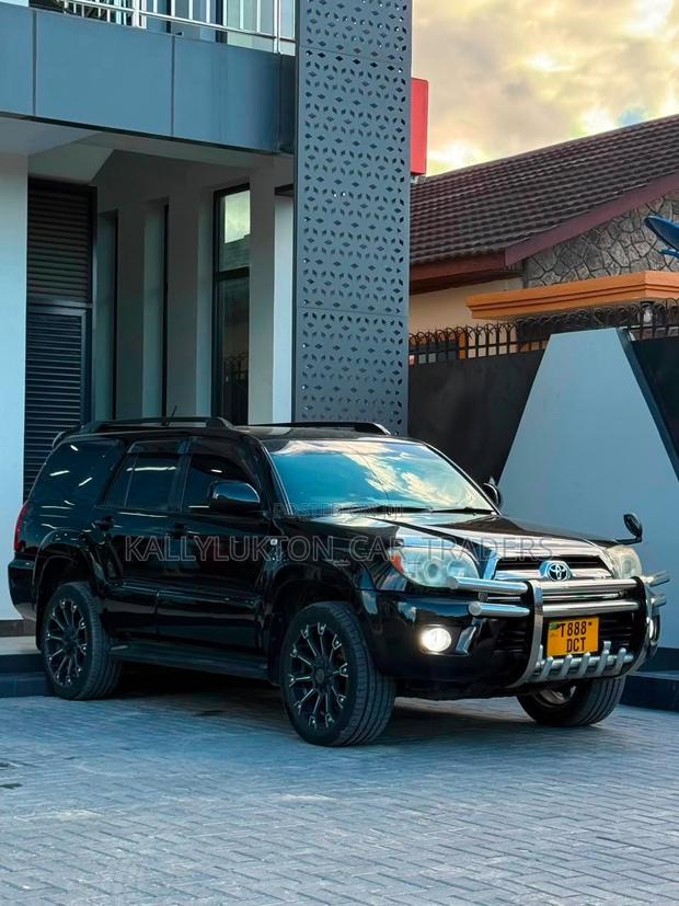 Toyota Hilux Surf 2004 Black