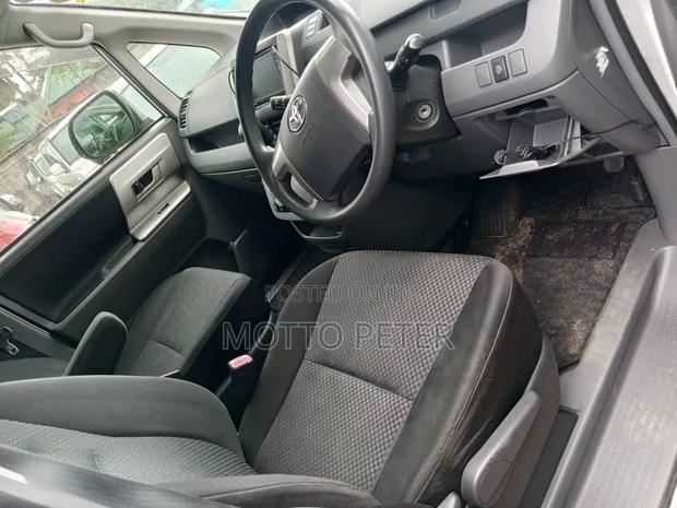 Toyota Noah 2009 White