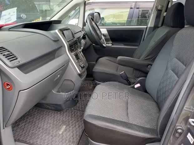 Toyota Noah 2009 White