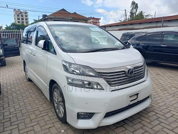 Toyota Vellfire 2009 White