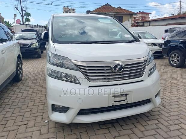 Toyota Vellfire 2009 White