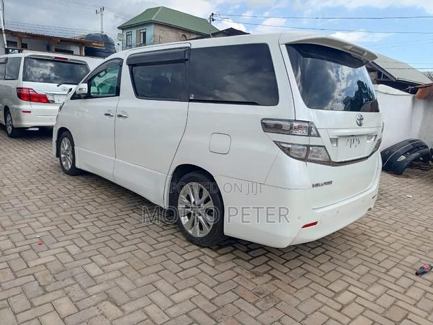 Toyota Vellfire 2009 White